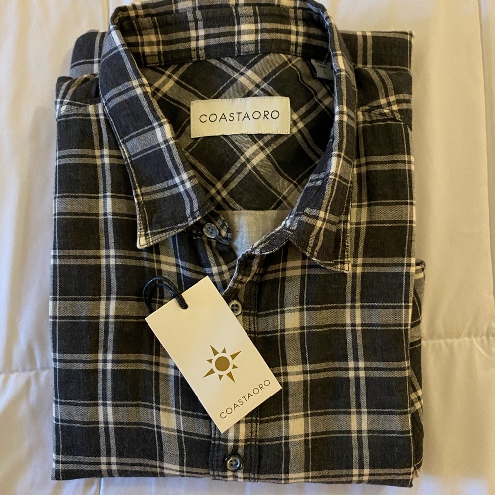 Men’s 100% cotton causal short sleeve button up.